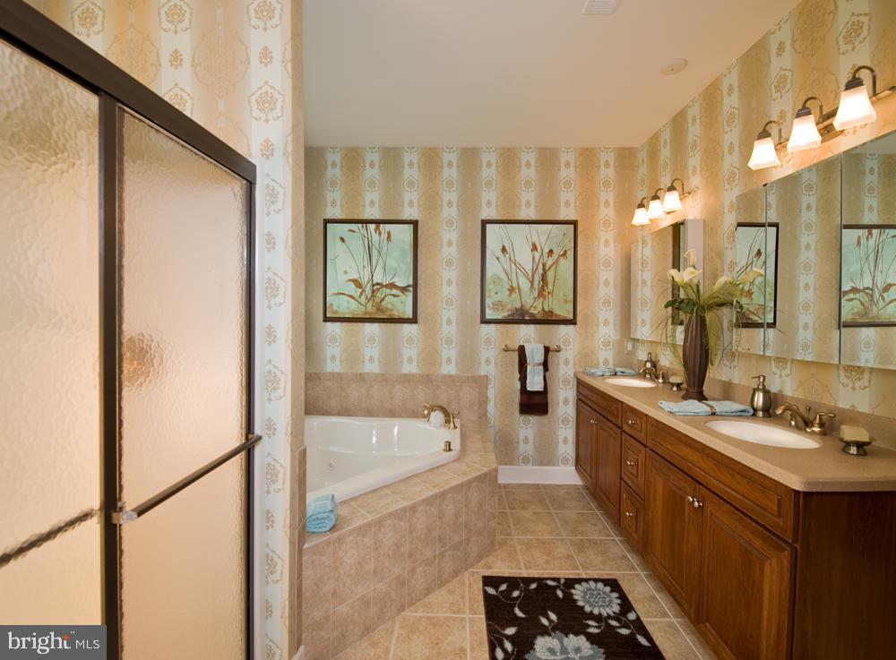 445 Patriots Way, Unit 230 Lititz, PA 17543 - Photo 9 of 12 Gallery Image 9