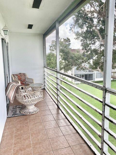 81 Preston F Boca Raton, FL 33434 - Photo 14 of 41 Screened Patio w/Lake View