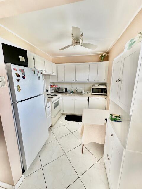 81 Preston F Boca Raton, FL 33434 - Photo 2 of 41 Kitchen