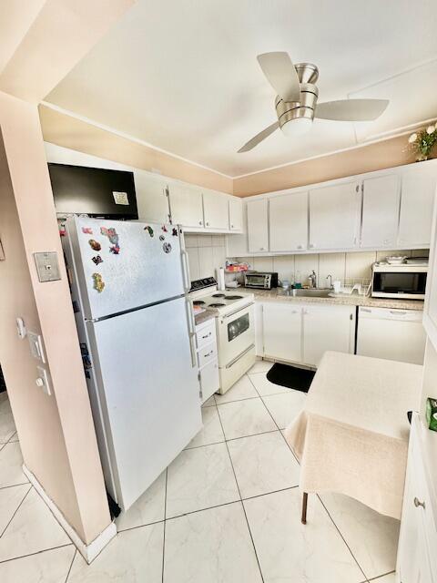 81 Preston F Boca Raton, FL 33434 - Photo 4 of 41 Kitchen