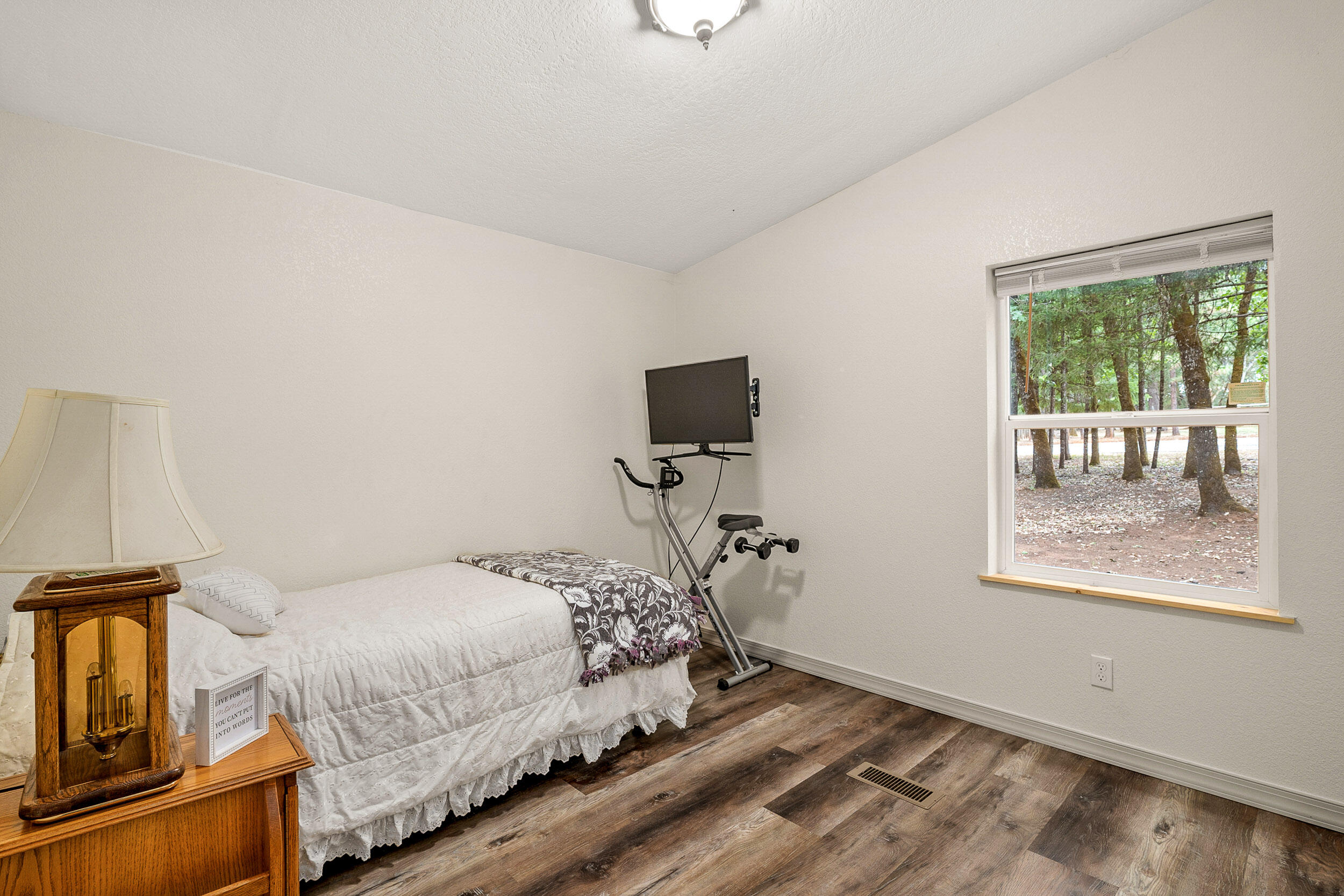 2175 Russell Road Grants Pass, OR 97526 - Photo 24 of 35 2175RusselRd-026