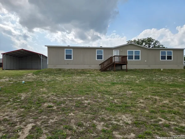 $2,100 | 166 County Road 324, Adkins, TX 78101