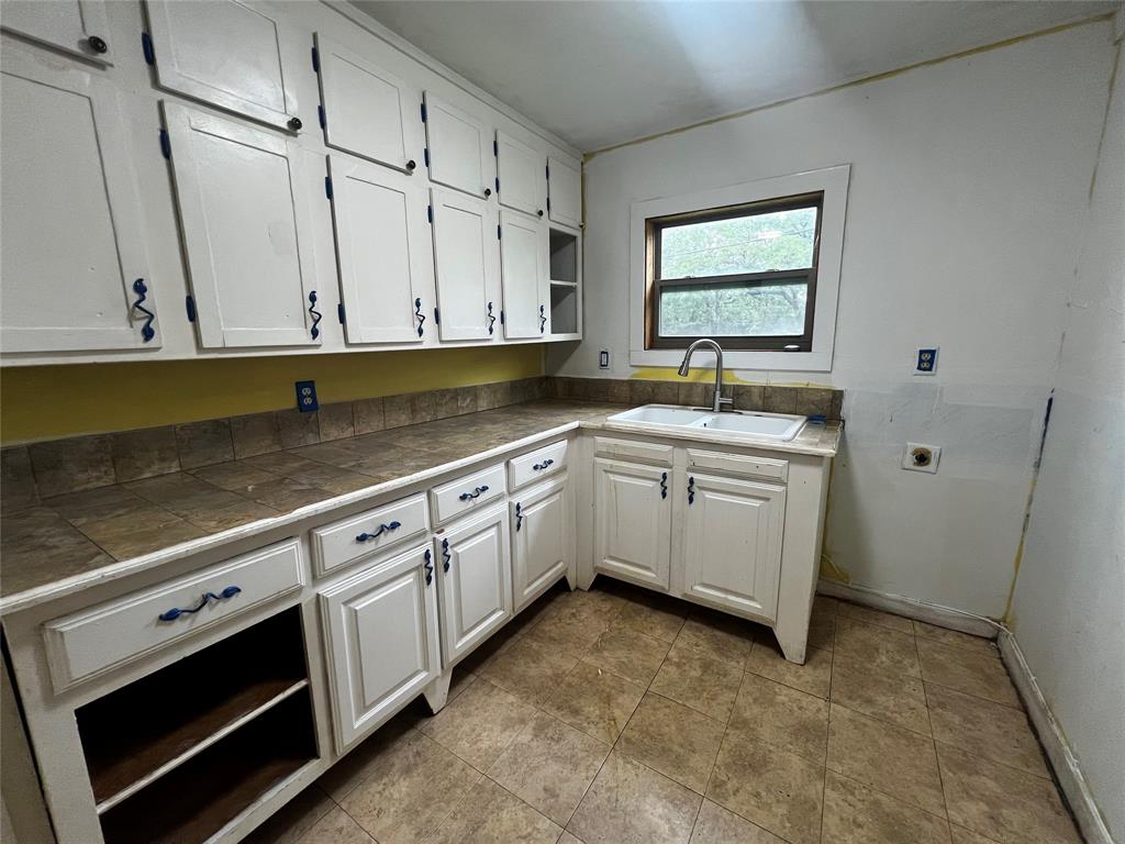 319 Ridgecrest Court Azle, TX 76020 - Photo 6 of 11