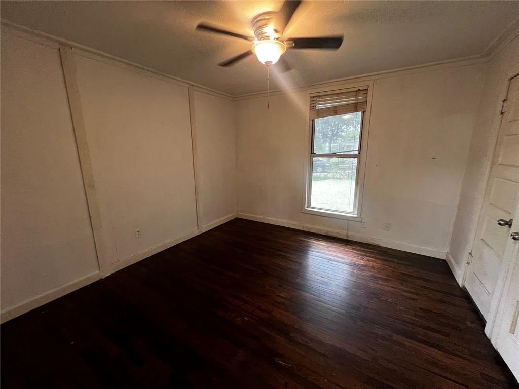 319 Ridgecrest Court Azle, TX 76020 - Photo 7 of 11