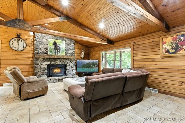 $1,250,000 | 14616 Deer Run Road, Henley, MO 65040