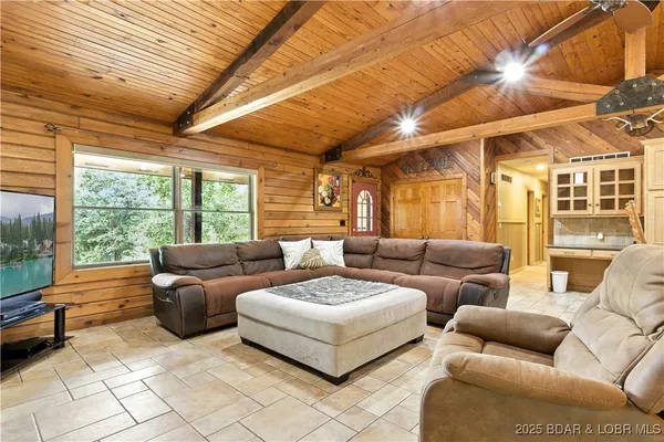 $1,250,000 | 14616 Deer Run Road, Henley, MO 65040