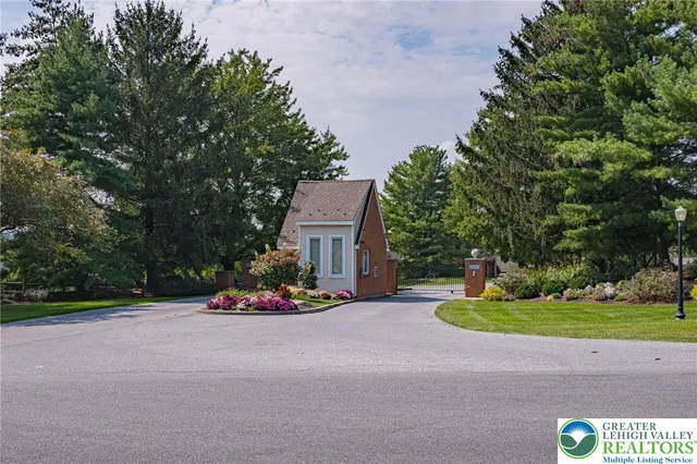 $975,000 | 2560 Gracie Lone, Lower Macungie Township, PA 18062