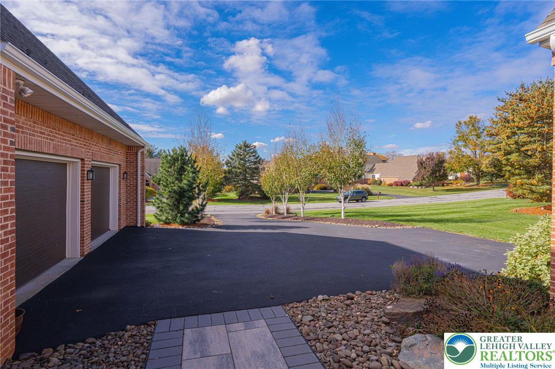 2560 Gracie Lone Lower Macungie Township, PA 18062 - Photo 8 of 68