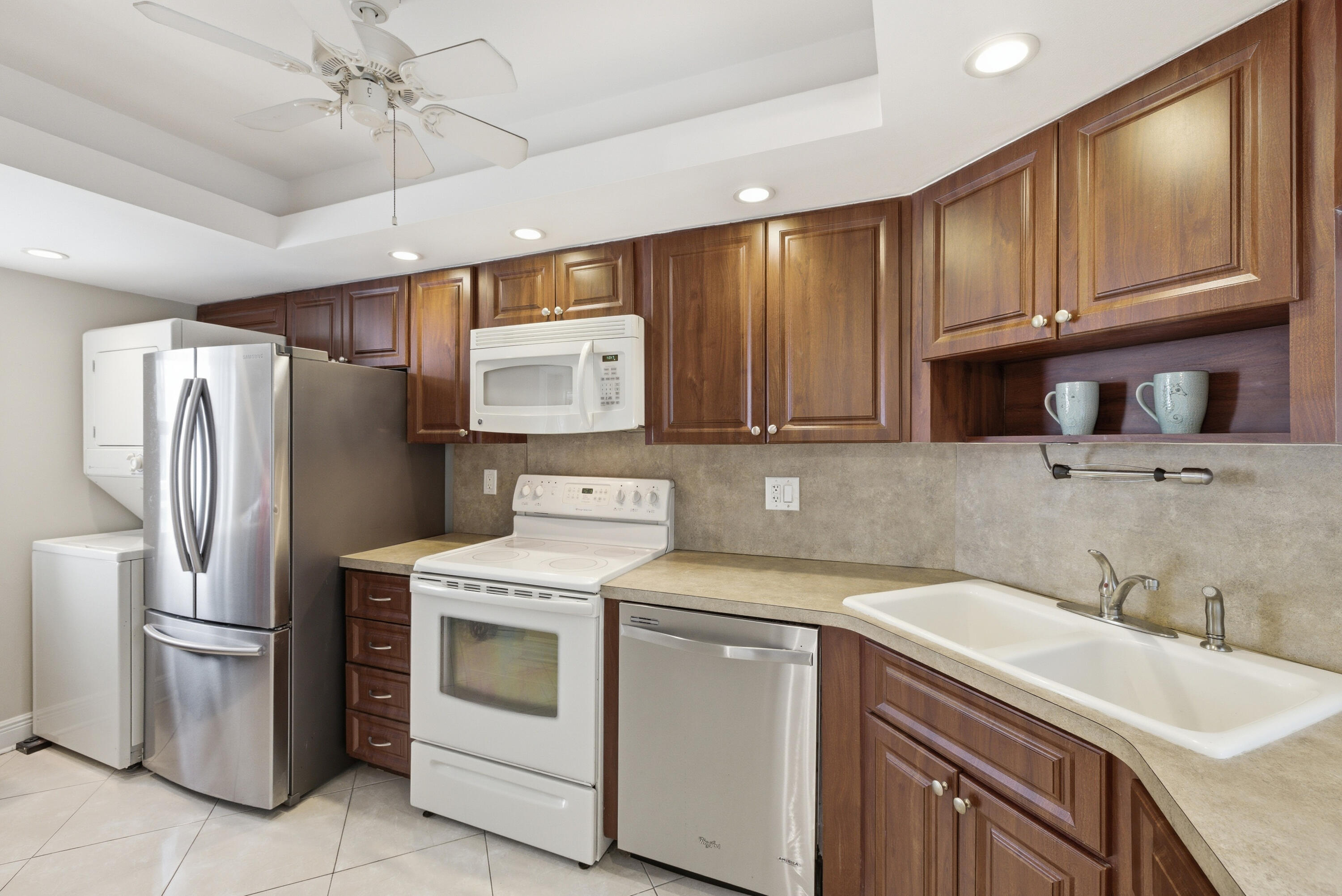 615 North Riverside Drive, Unit 301 Pompano Beach, FL 33062 - Photo 19 of 34 92_615_N_RIVERSIDE_DR_03112026_18PCT