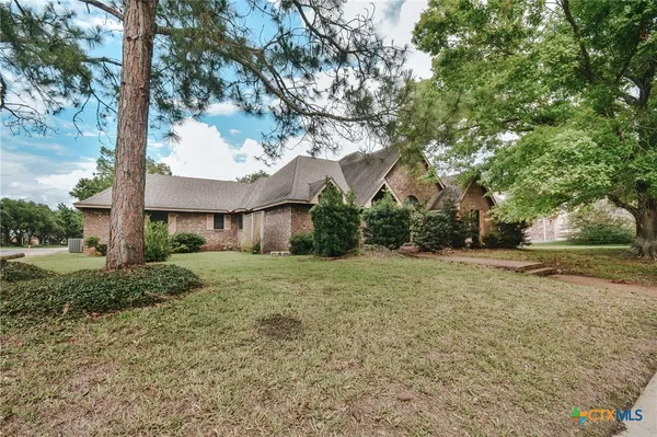 $299,500 | 108 Green Way, Victoria, TX 77904
