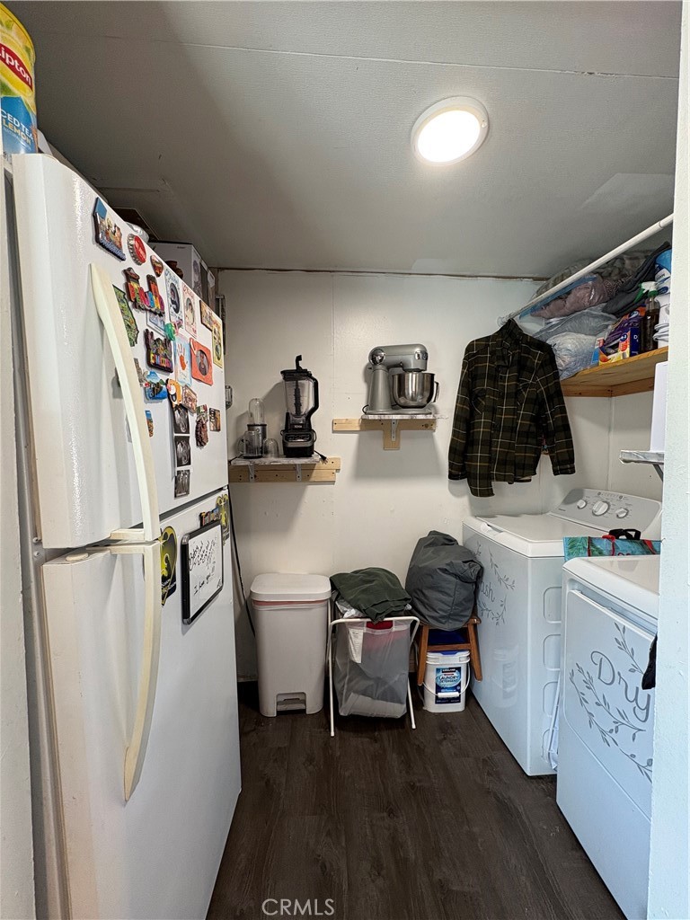 23500 The Old Road, Unit 37 Newhall, CA 91321 - Photo 8 of 22 a workspace with furniture and window