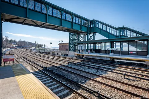 a picture of a rug with a white wall