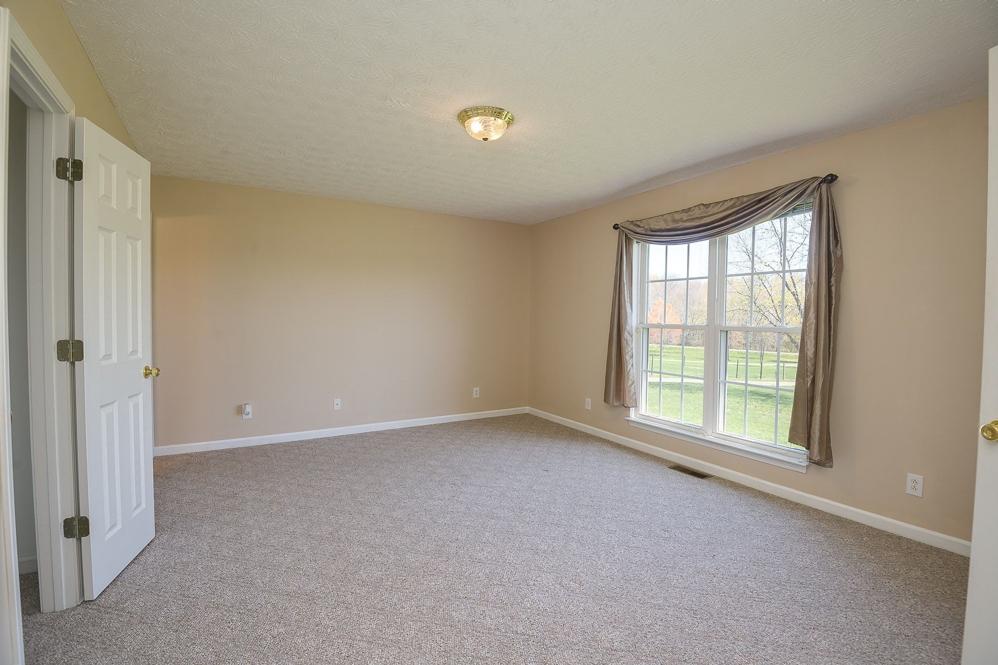 4165 Mt Zion Road Springfield, TN 37172 - Photo 32 of 42 a view of an empty room with a window