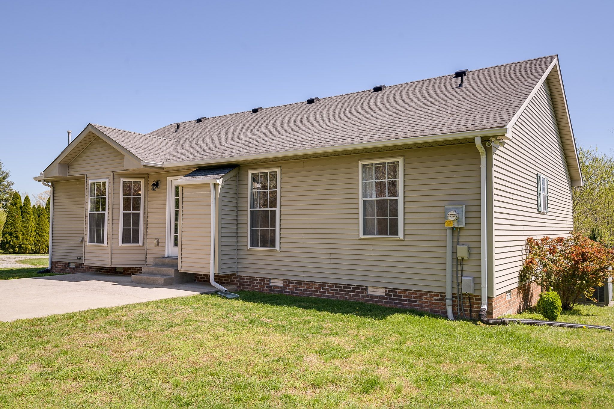 4165 Mt Zion Road Springfield, TN 37172 - Photo 8 of 42 a front view of a house with a yard