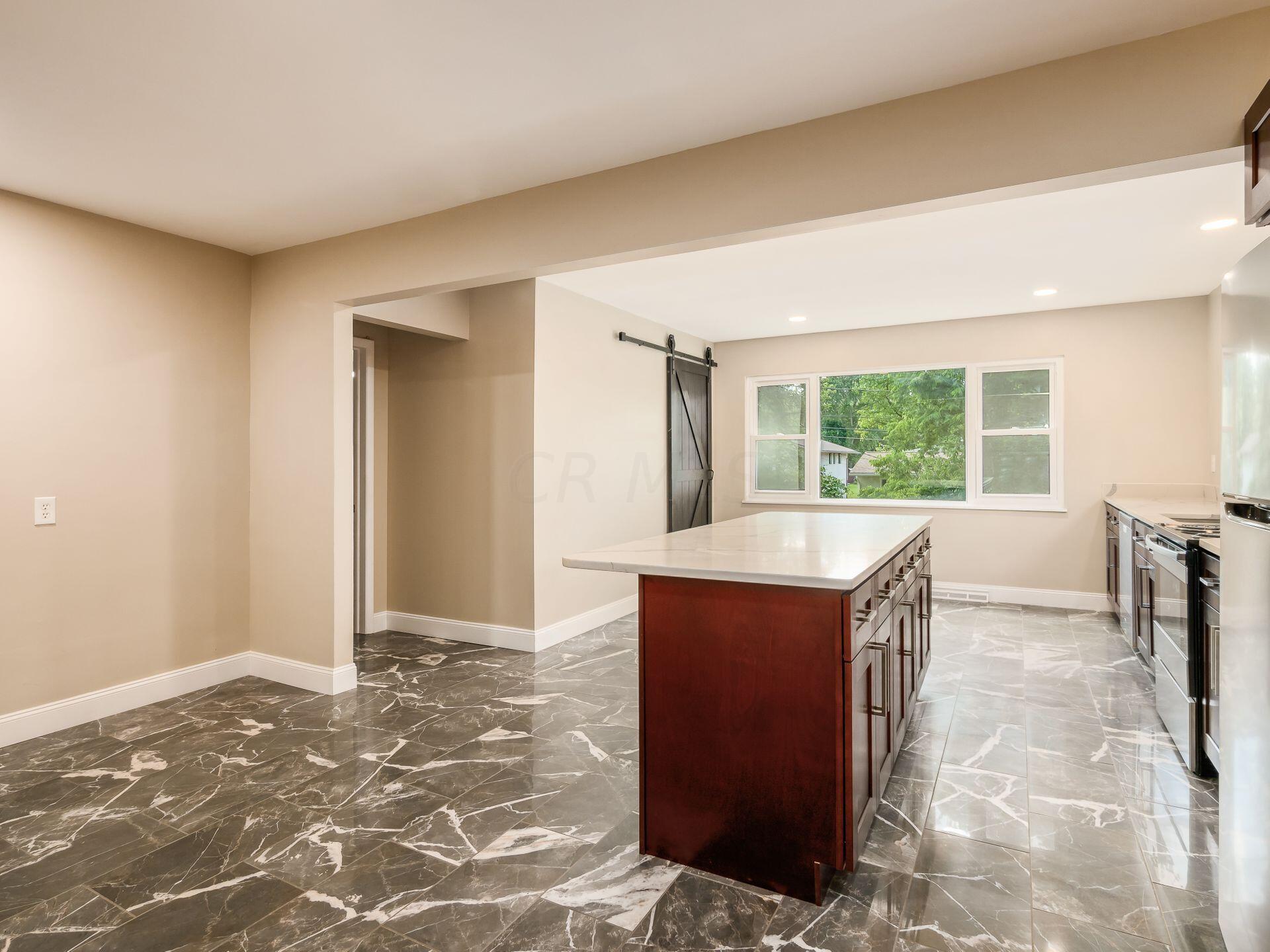 563 South James Road Columbus, OH 43213 - Photo 13 of 41 021_a4c279_C - 563 S James037