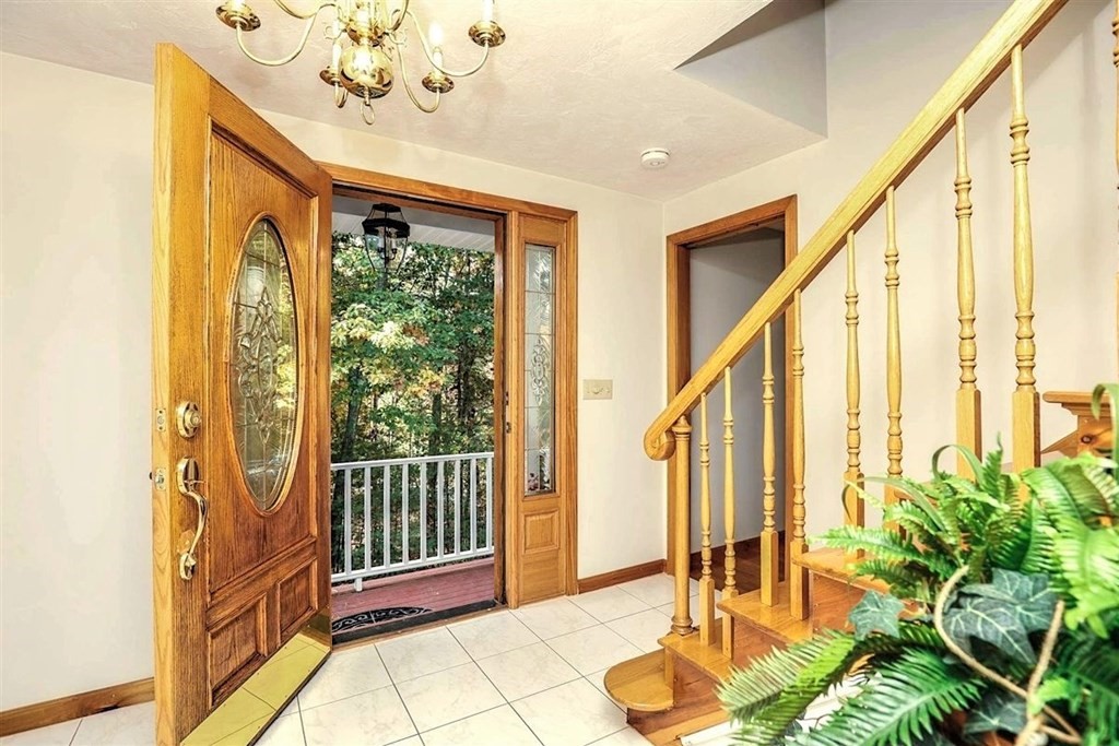 16 Gates Road Middleton, MA 01949 - Photo 4 of 42 Gallery Image 4