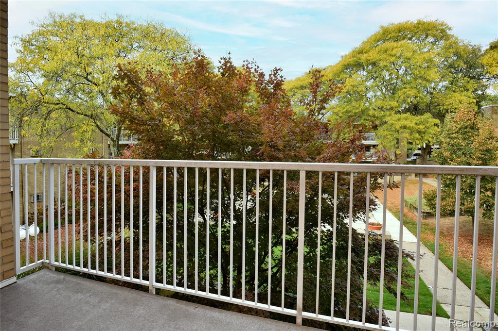 4909 Crooks Road, Unit C7 Royal Oak, MI 48073 - Photo 4 of 23