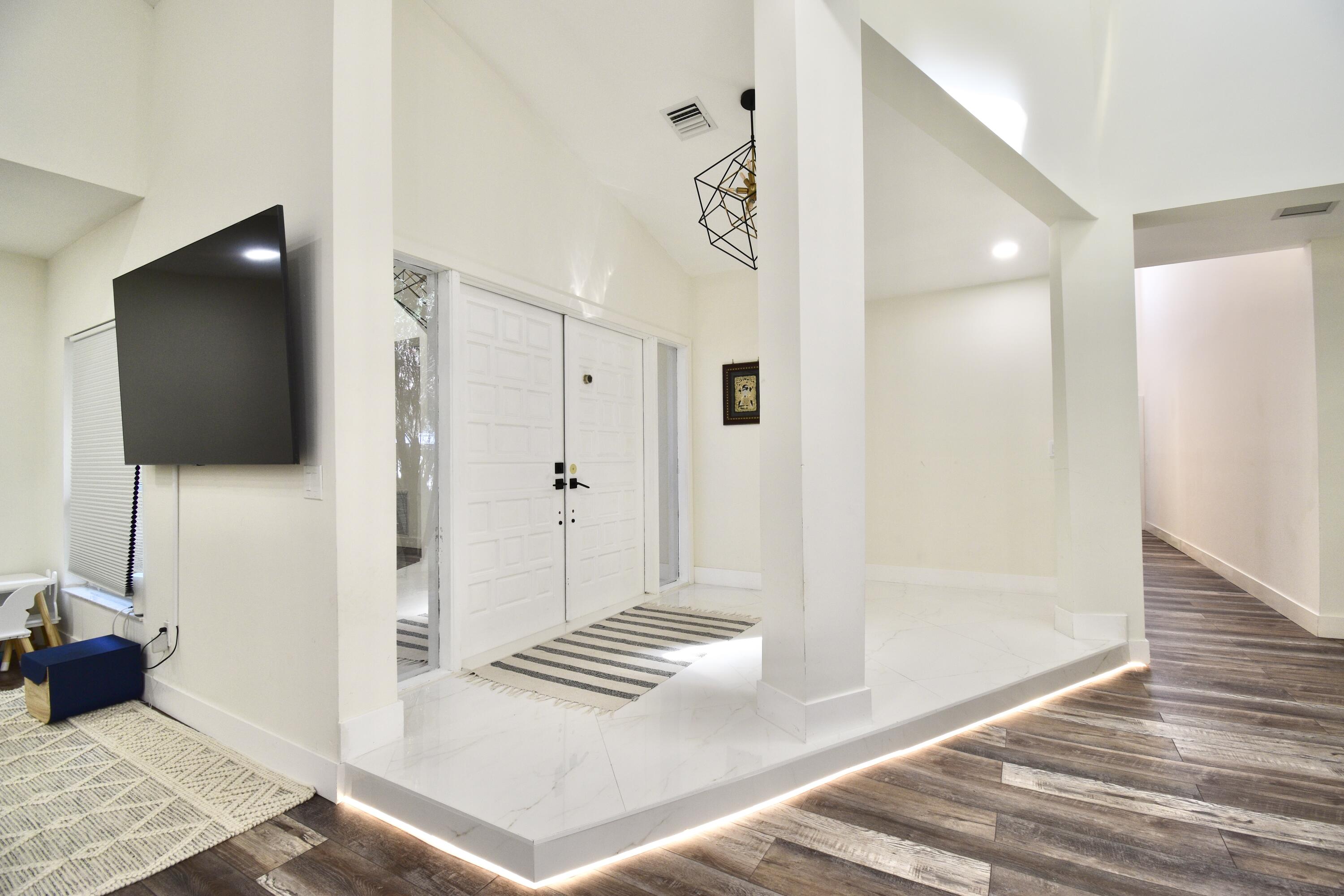 22620 Esplanada Circle Boca Raton, FL 33433 - Photo 5 of 44 5