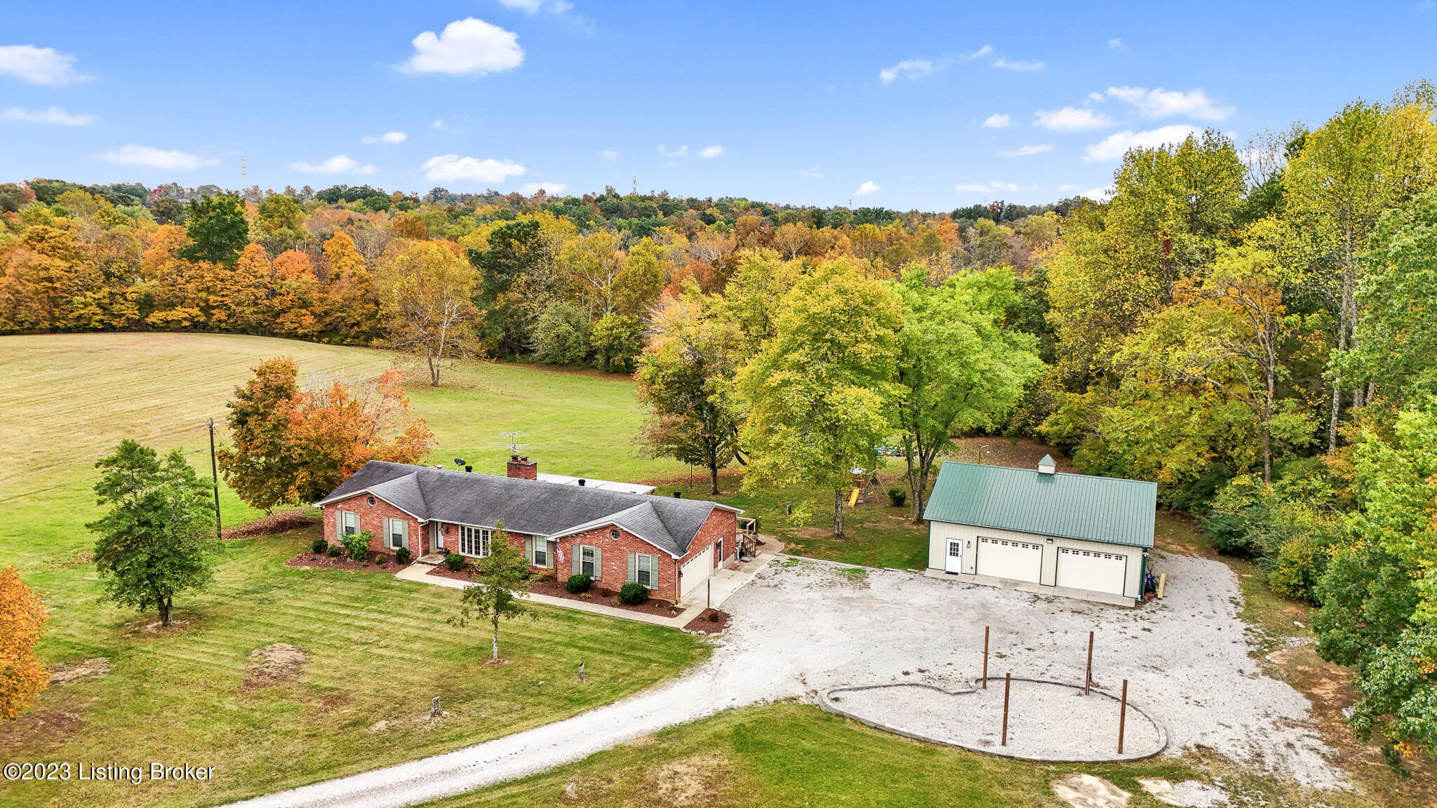 390 Risen Road Louisville, KY 40229 - Photo 4 of 61 DJI_20231019112144_0003_D