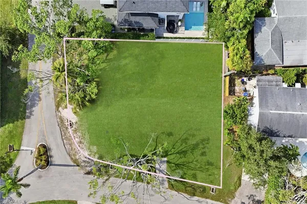 $999,950 | 1165 8th Terrace North, Naples, FL 34102