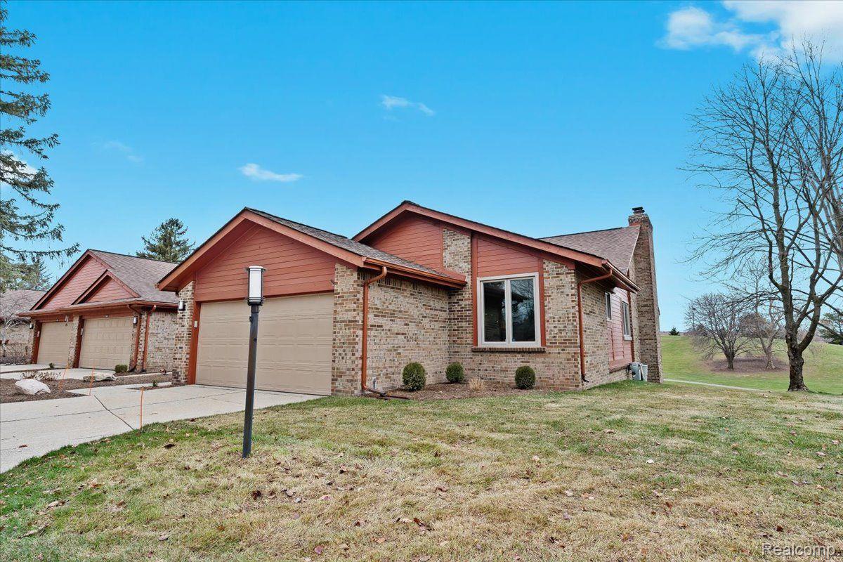 920 GreenView Court Rochester, MI 48307 - Photo 2 of 33 Gallery Image 2