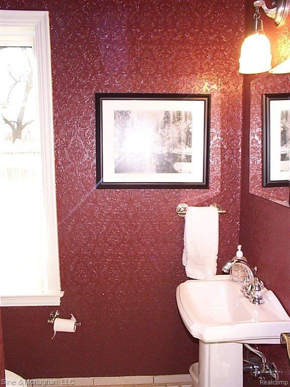 911 North Riverside Avenue St. Clair, MI 48079 - Photo 16 of 25 16 POWDER RM 911 N Riverside.J