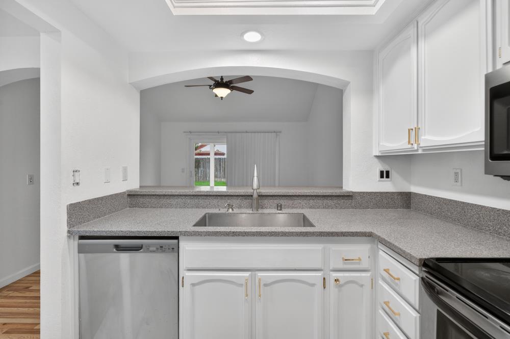 8825 Lemas Road Sacramento, CA 95828 - Photo 14 of 41