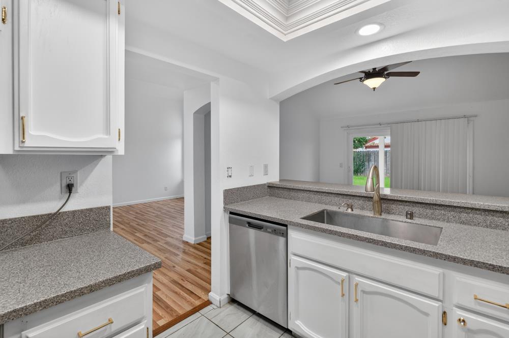 8825 Lemas Road Sacramento, CA 95828 - Photo 15 of 41