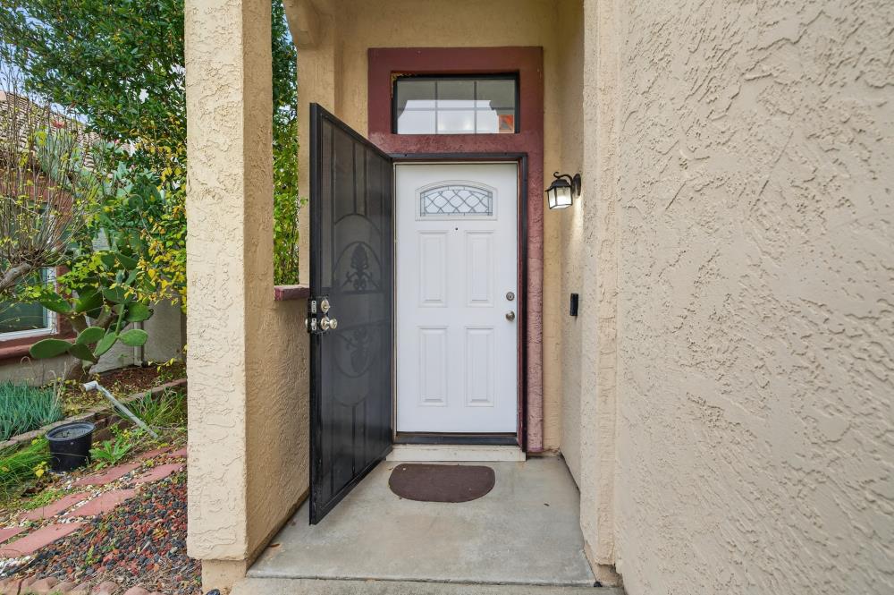 8825 Lemas Road Sacramento, CA 95828 - Photo 4 of 41