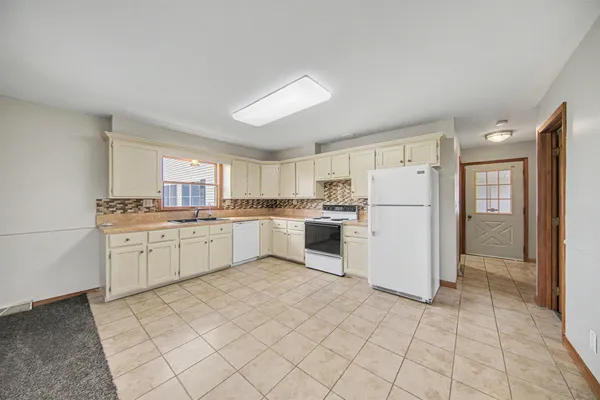 $649,900 | 4001 Hoyer Road, Jackson, MI 49201