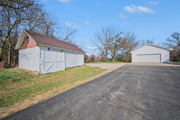 $649,900 | 4001 Hoyer Road, Jackson, MI 49201