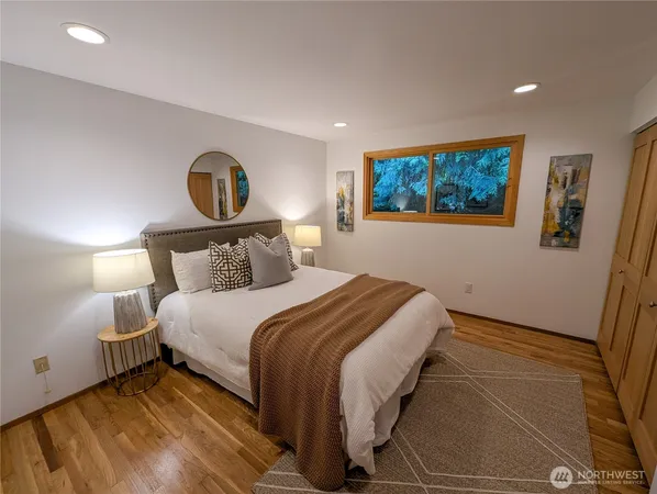 $5,990 | 9233 Southeast 59th Street, Mercer Island, WA 98040