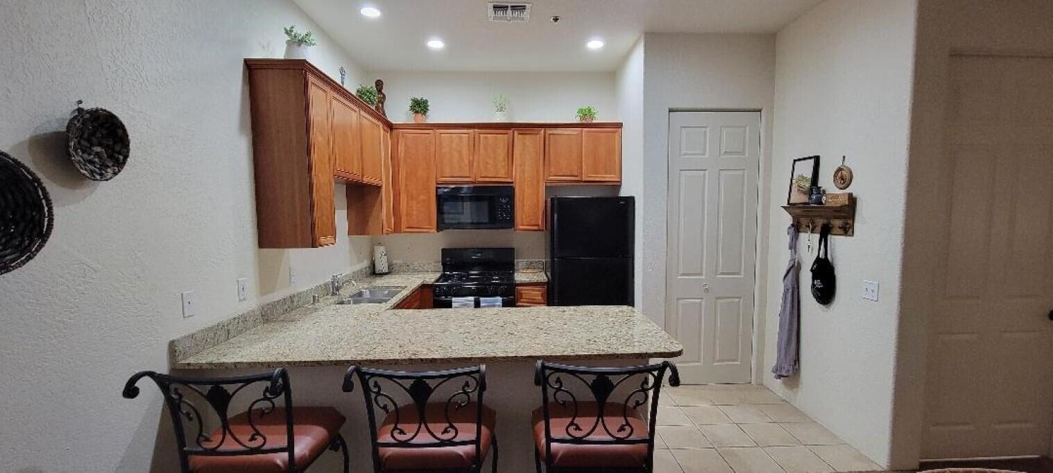 50680 Santa Rosa Plaza, Unit 4 La Quinta, CA 92253 - Photo 1 of 16 Kitchen Whole