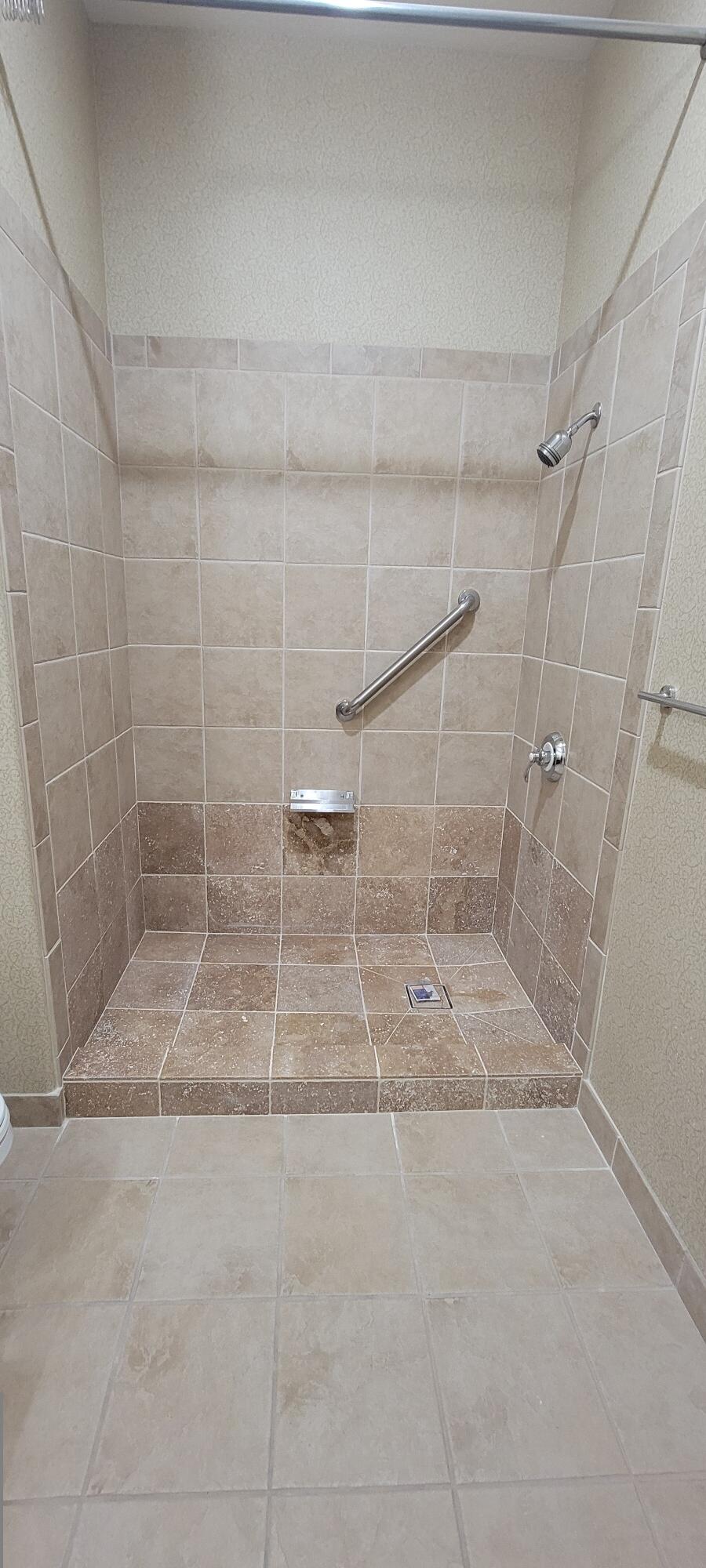 50680 Santa Rosa Plaza, Unit 4 La Quinta, CA 92253 - Photo 15 of 16 Shower 3