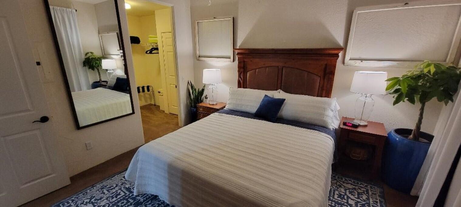 50680 Santa Rosa Plaza, Unit 4 La Quinta, CA 92253 - Photo 10 of 16 Primary Suite