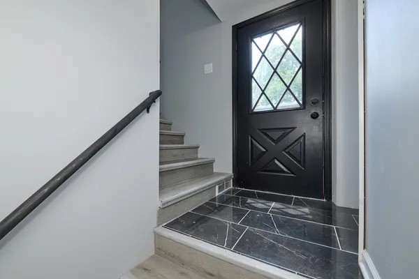 a view of entryway and kitchen
