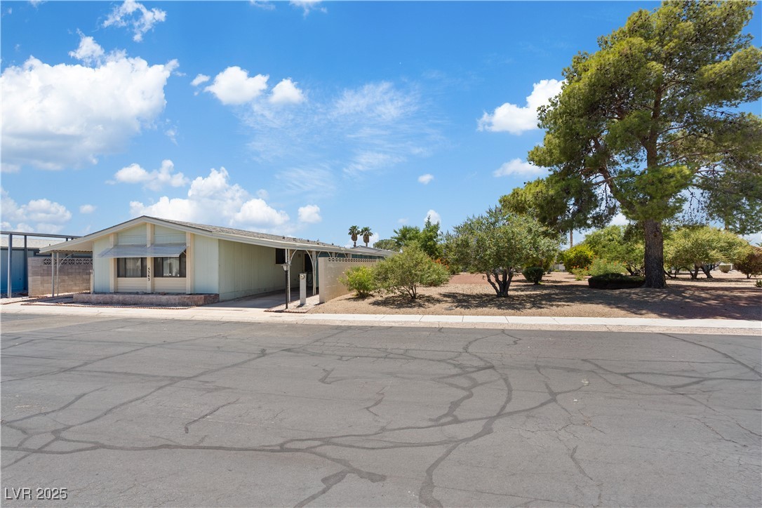 5563 Petaca Road Las Vegas, NV 89122 - Photo 1 of 27