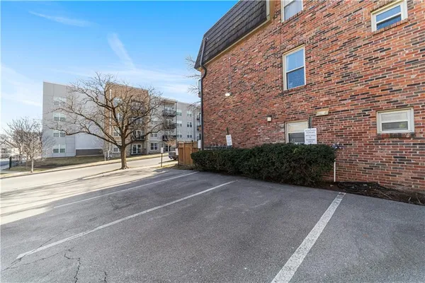 $185,000 | 4616 Holly Street, Unit 3, Kansas City, MO 64112
