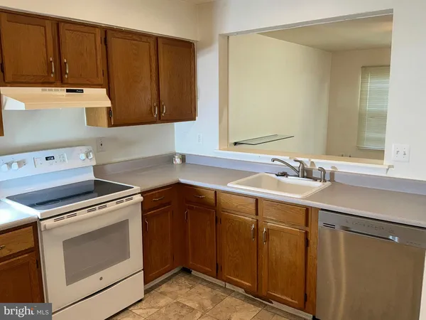 $2,100 | 13637 Winterspoon Lane, Unit 18, Germantown, MD 20874