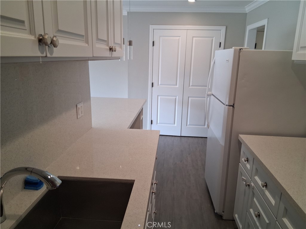 1040 Cedar Avenue, Unit 6 Long Beach, CA 90813 - Photo 6 of 17 a view of cabinets and wooden floor