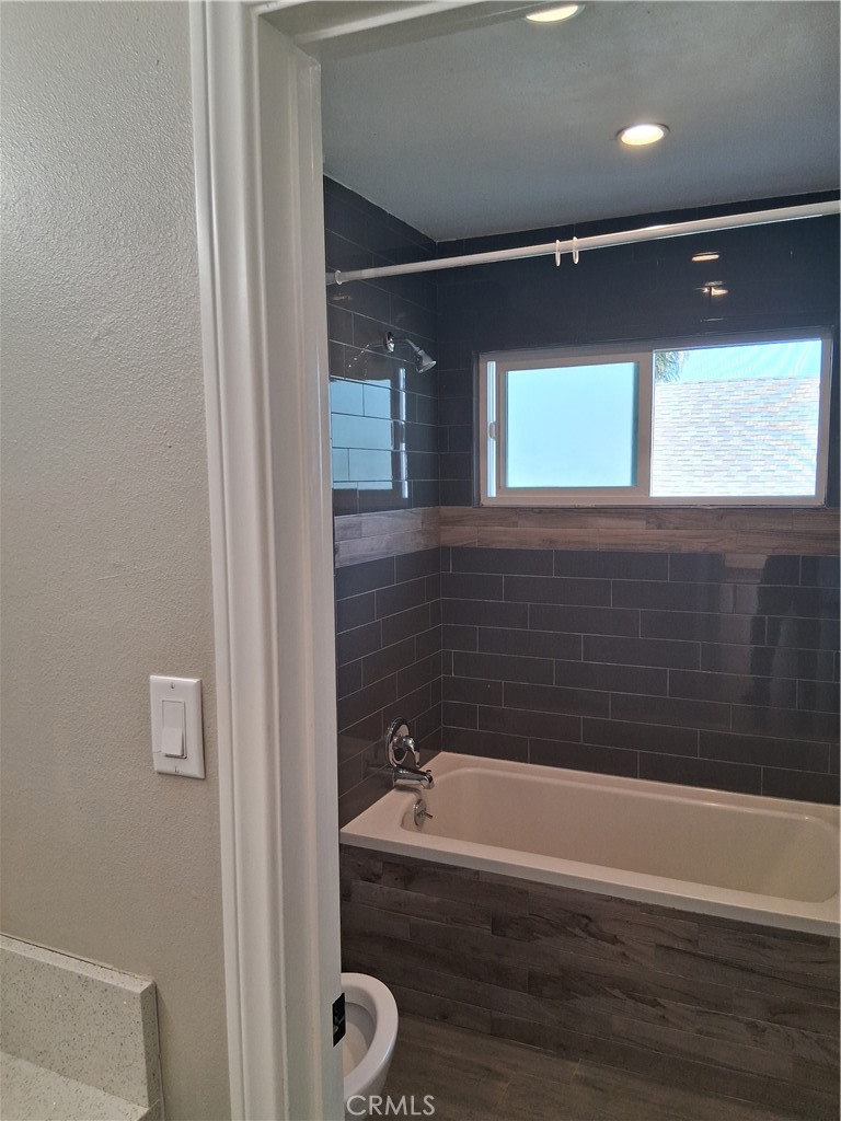 1040 Cedar Avenue, Unit 6 Long Beach, CA 90813 - Photo 9 of 17 a bathroom with a bathtub and a window