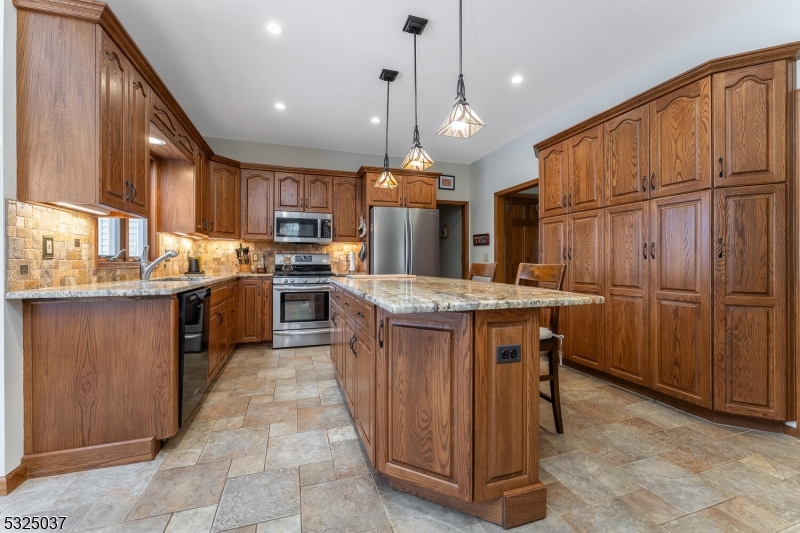 73 Old Mountain Road Lebanon, NJ 08833 - Photo 15 of 42