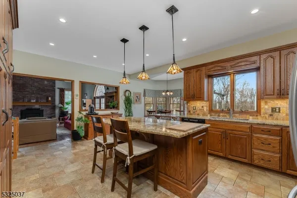 $799,900 | 73 Old Mountain Road, Lebanon, NJ 08833