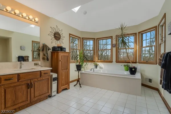 $799,900 | 73 Old Mountain Road, Lebanon, NJ 08833