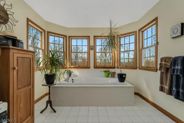 $799,900 | 73 Old Mountain Road, Lebanon, NJ 08833