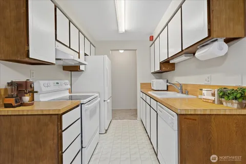 $359,000 | 11006 Northeast 68th Street, Unit 819, Kirkland, WA 98033