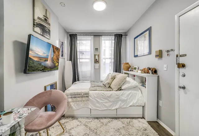 $1,800 | 320 Jefferson Street, Unit 1RF, Hoboken, NJ 07030