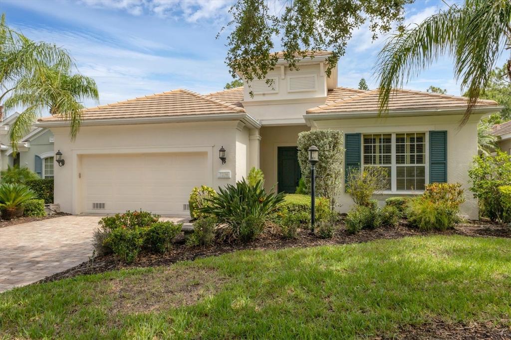 7236 Lismore Court Lakewood Ranch, FL 34202 - Photo 2 of 26
