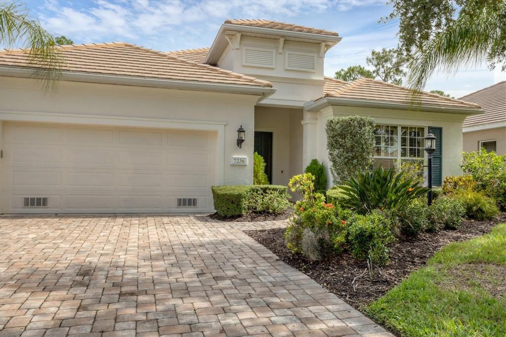 7236 Lismore Court Lakewood Ranch, FL 34202 - Photo 4 of 26
