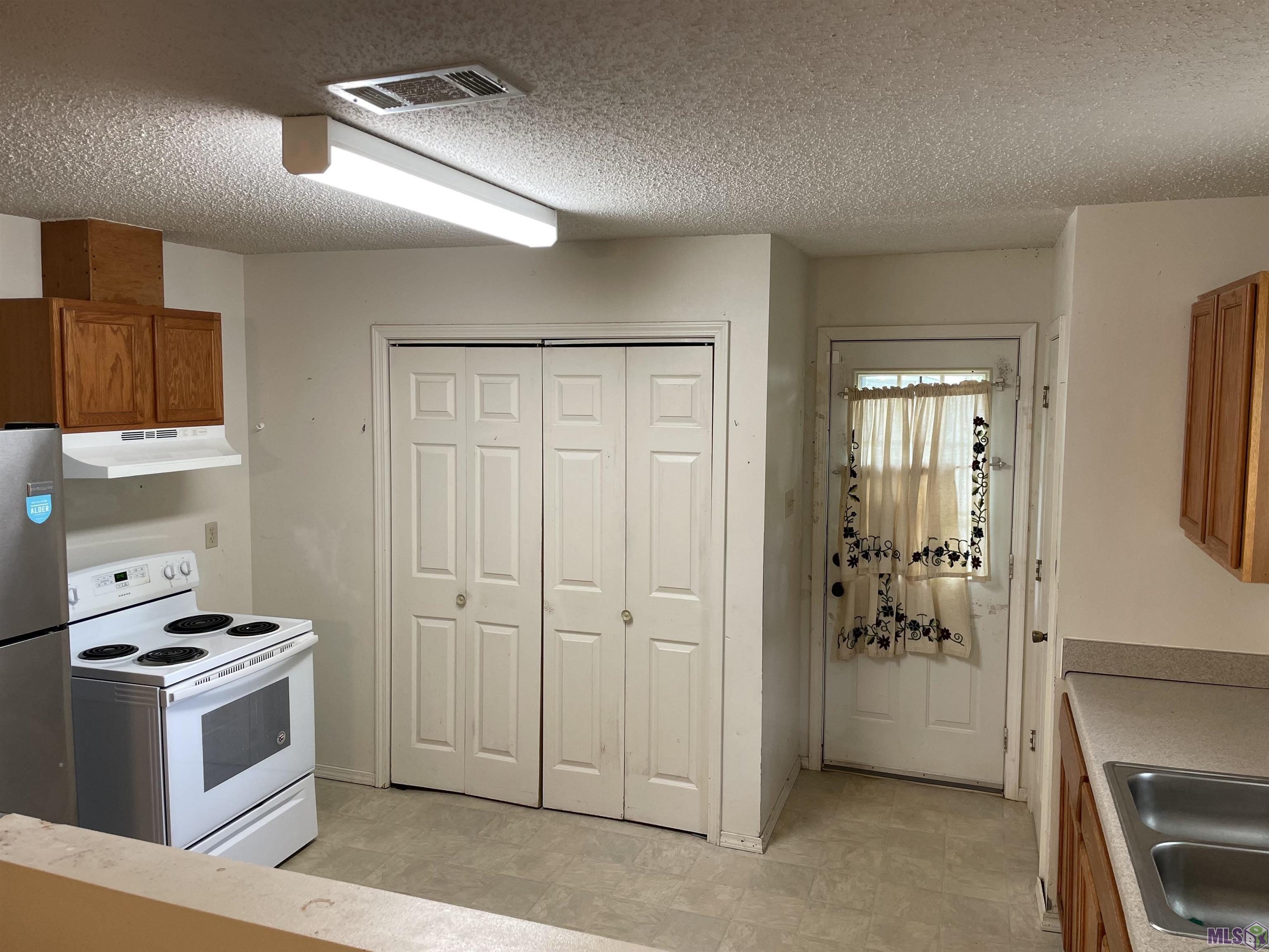 1934 West Worthy Road Gonzales, LA 70737 - Photo 5 of 14 kitchen